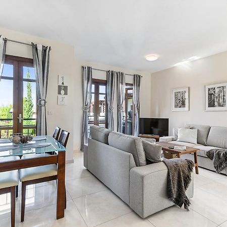 2 Bedroom Apartment Assia With Communal Pool, Aphrodite Hills Resort Kouklia Luaran gambar