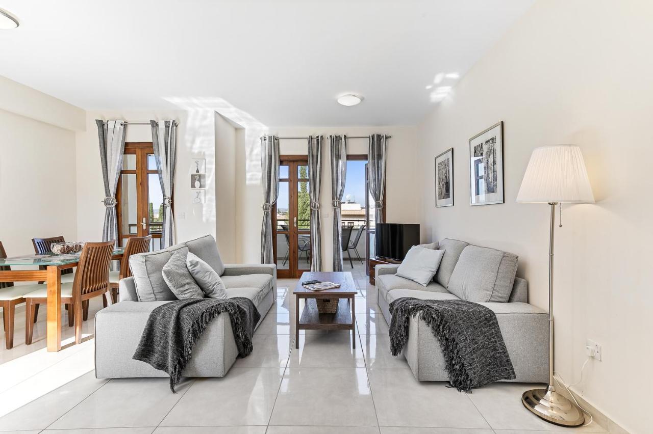 2 Bedroom Apartment Assia With Communal Pool, Aphrodite Hills Resort Kouklia Luaran gambar
