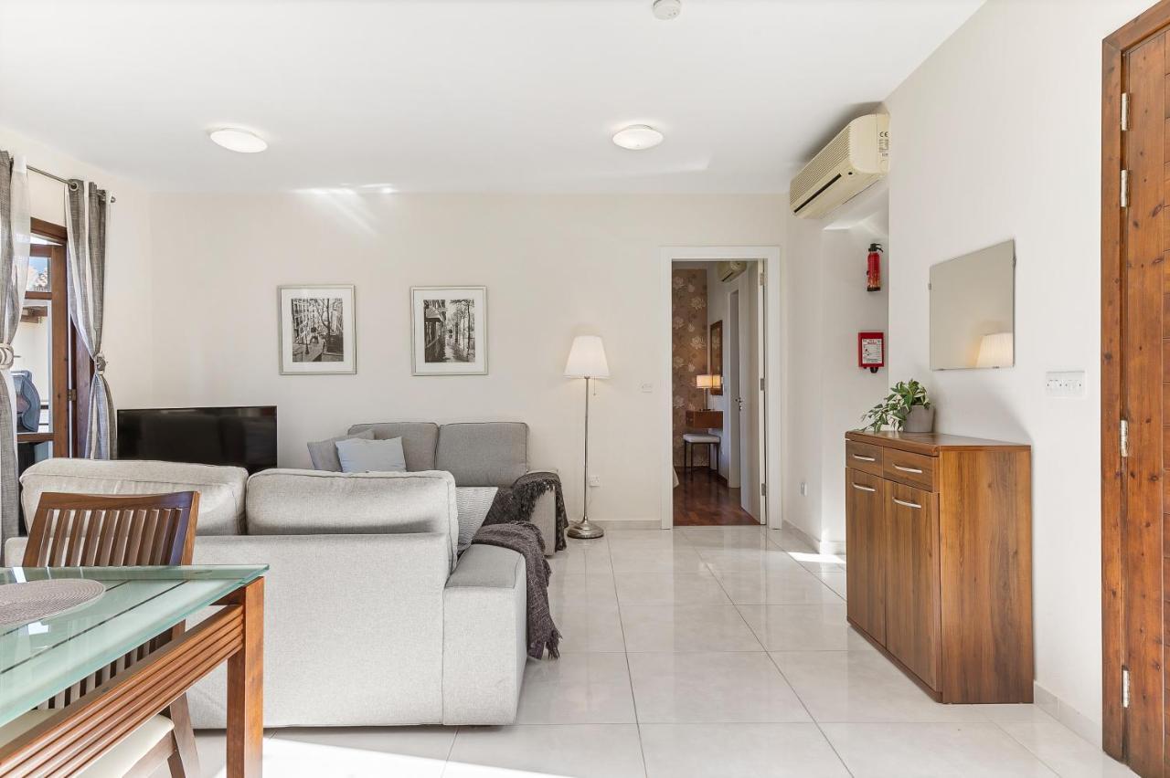 2 Bedroom Apartment Assia With Communal Pool, Aphrodite Hills Resort Kouklia Luaran gambar