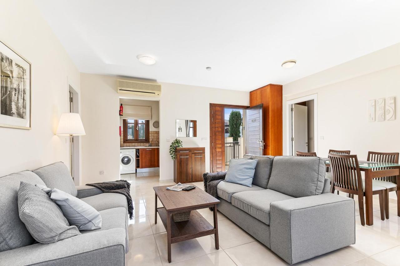 2 Bedroom Apartment Assia With Communal Pool, Aphrodite Hills Resort Kouklia Luaran gambar