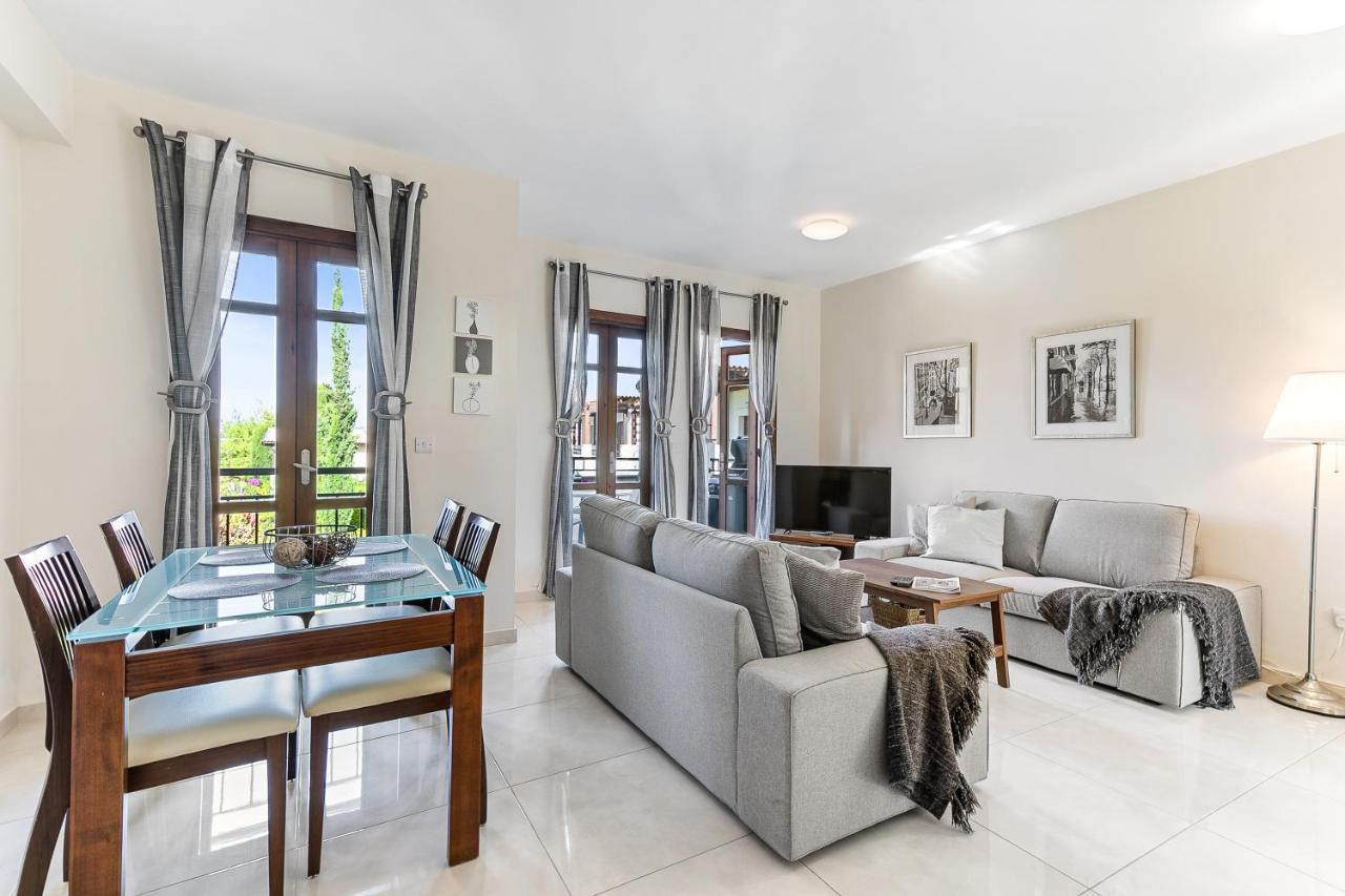 2 Bedroom Apartment Assia With Communal Pool, Aphrodite Hills Resort Kouklia Luaran gambar