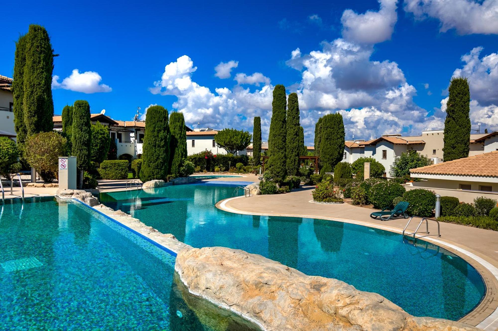 2 Bedroom Apartment Assia With Communal Pool, Aphrodite Hills Resort Kouklia Luaran gambar